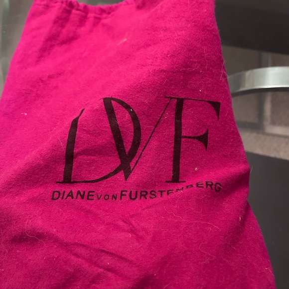 Brown open-toe shoe by Diane Von Furstenberg. - Picture 7 of 7